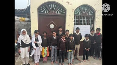 मेहरमा: होप चैरिटी फाउंडेशन ट्रस्ट ने ठंड में छोटे बच्चों के बीच स्वेटर वितरित किए