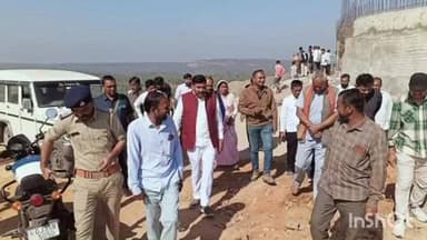 કડાણા: જાંબુનાળા ખાતે જૂથ પાણી પુરવઠા યોજના અંતર્ગત ચાલી રહેલ કામગીરીની પૂર્વ મંત્રી અધિકારીઓએ મુલાકાત લીધી