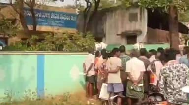 కాండ్రేగుల సొసైటీకి ఎరువుల కోసం పోటెత్తిన రైతులు