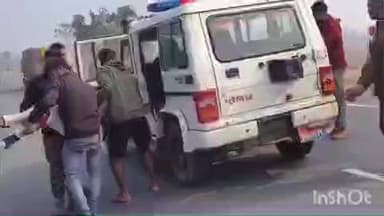 चकाई: रमथाडीह गांव के समीप अज्ञात वाहन की टक्कर से बाइक सवार युवक गंभीर, किया गया देवघर रेफर