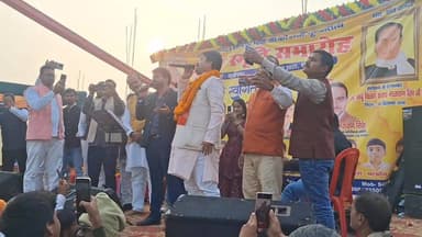 प्रसिद्ध #लेखक व गायक सह #लौरिया के #विधायक बिनय बिहारी। #vairalvideo #माँझी #पटना #vairal #कुशीनगर #गोरखपुर #bhojpuriso...