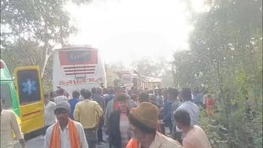 रंका: एनएच-343 पर भीषण सड़क हादसे में ट्रक और बस की टक्कर, पाँच लोग गंभीर घायल