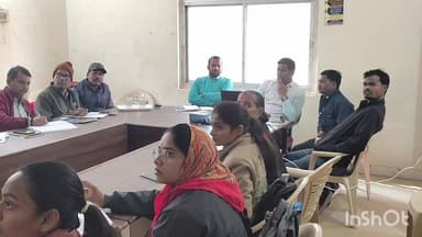 बहरी: कुसमी एसडीएम ने सामुदायिक स्वास्थ्य केंद्र, कुसमी में बैठक ली, मेडिकल स्टाफ को दिए निर्देश