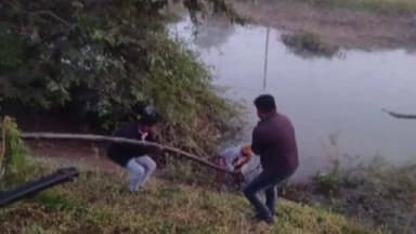 साजा: मोहलाई करुआ में ग्रीष्मकालीन फसल की अवैध सिंचाई करते हुए किसान का मोटर पंप किया गया जब्त