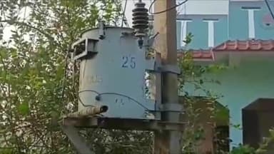 गायघाट: हंसना गांव में अज्ञात चोरों ने बिजली का ट्रांसफार्मर चुराया, 40 परिवारों की बिजली आपूर्ति ठप
