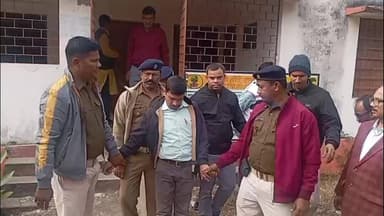 बेंगाबाद: बेंगाबाद के अंचल निरीक्षक सुरेन्द्र यादव को एसीबी ने ₹6 हजार रिश्वत लेते रंगे हाथों गिरफ्तार किया