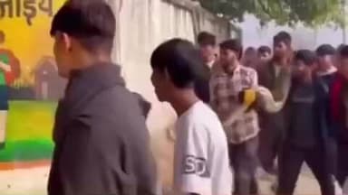 धौलाना: गांव अहमदपुर नयागांव में सरकारी स्कूल के पास विशाल अजगर निकलने से मचा हड़कंप