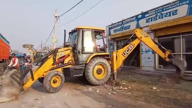 बेतिया: बेतिया के सिंगाछापर में अतिक्रमण पर प्रशासन का बुलडोजर, सड़क चौड़ीकरण के लिए कार्रवाई