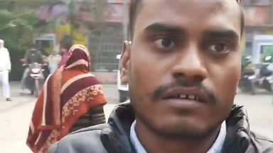 बलिया: बलिया नगर परिषद के वार्ड 15 और 16 में 3 वर्षों से जल जमाव की समस्या, छात्र नेता ने दिया आवेदन