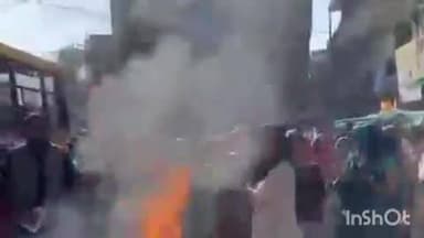 गंधवानी: धार में महिला कांग्रेस ने मंत्री विजय शाह का पुतला जलाया, ज़िले से महिला कांग्रेस कार्यकर्ता हुईं शामिल