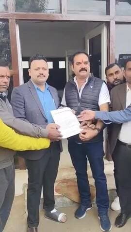 अखिल भारतीय ब्राह्मण समाज सीधी पंडित राकेश दुबे ने जातिगत टिप्पणी के सम्बन्ध में डीएसपी को एस पी के नाम आवेदन सौंपा है