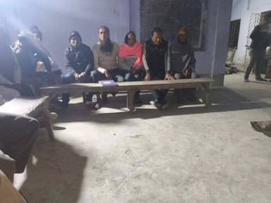 তুফানগঞ্জ ২: জালধোঁয়া এলাকার ৯/৫৮ নং বুথে তৃণমূলের তরফে আয়োজিত আলোচনা সভা