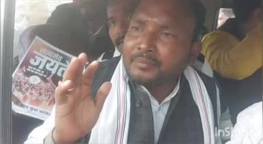 घोरावल: रॉबर्ट्सगंज में पुलिस ने कांग्रेस जिला अध्यक्ष को हिरासत में लिया, कहा- पुलिस लोक तंत्र की कर रही हत्या