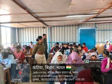 आज दिनांक 18.12.2025 को कटिहार जिला के कदवा थाना की महिला पदाधिकारी एवं कर्मियों द्वारा +2 आर. एन. डी. बी. सोनौली हाई स्कूल, कटिहार में जाकर बालिकाओं की सुरक्षा के उद्देश्य से “अभया ब्रिगेड” अभियान चलाया गया। इस दौरान टीम द्वारा छात्राओं को