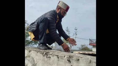 सरकाघाट: सरकाघाट में पीलिया का प्रकोप, युवा समाजसेवी डीएल राव ने संभाली कमान, कई पंचायतों में जल स्रोतों का किया शुद्धिकरण