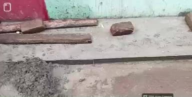 शेखोपुर सराय: घटिया ढलाई से चारुवांमाँ के ग्रामीण भड़के, नगर पंचायत पर लापरवाही का आरोप