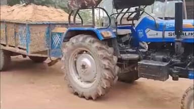 आंवला: आंवला में अवैध खनन करते दो ट्रैक्टर पकड़े गए, एसडीएम और तहसीलदार ने पुलिस को सौंपा