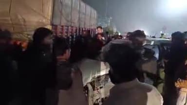 बहेड़ी: बाईपास मार्ग स्थित लोधीपुर चौराहे के पास तेज रफ्तार अनियंत्रित कार खड़े कैंटर में घुसी, दो लोग हुए घायल