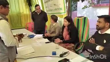 उनियारा: अलीगढ़ में ग्राम सेवा शिविर में अधिकारियों ने ग्रामीणों की समस्याएं सुनीं