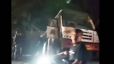 काटोल: बस स्टॉप च्या मागे थरार ; नादुरुस्त बसला टोचन मारून नेताना अपघात,बस कोसळली नाल्यात