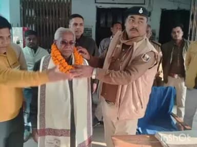 छौड़ाही: छौराही थाना परिसर में अवकाश प्राप्त चौकीदार के लिए विदाई सह सम्मान समारोह का आयोजन