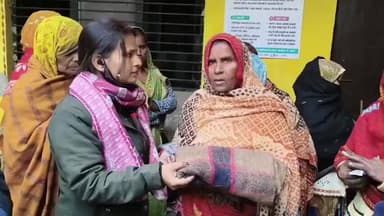 ताखा: ताखा तहसील के बछरोई पंचायत घर पर जरूरतमंदों को 117 कंबलों का वितरण किया गया