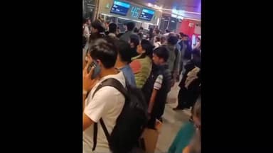 उमरेड: मुंबई विमानतळाची अवस्था रेल्वे प्लॅटफॉर्म पेक्षाही वाईट ; उमरेड विधानसभेचे आमदार संजय मेश्राम यांनी केला व्हिडिओ शेअर