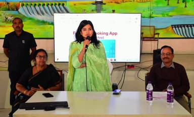 సిరిసిల్ల: ఫెర్టిలైజర్ యాప్ పై రైతులకు వివరించాలి,ఆయిల్ ఫామ్ సాగిపోయే అవగాహన కల్పించాలి: ఇన్చార్జ్ కలెక్టర్ గరిమా అగ్రవాల్