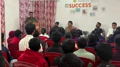 मुरहू: थाना प्रभारी ने छात्रों के साथ किया संवाद, छात्रों का बढ़ाया उत्साह