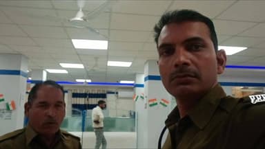 महाराजपुर: गढ़ीमलहरा थाना पुलिस ने सुरक्षा व्यवस्था के मद्देनज़र थाना क्षेत्र के बैंकों और एटीएम की जांच की