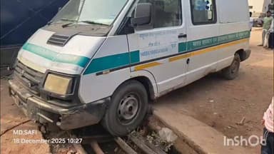 बिश्रामपुर: विश्रामपुर सामुदायिक स्वास्थ्य केंद्र में स्वास्थ्य व्यवस्था की लापरवाही, मुख्य गेट पर एम्बुलेंस बेबस दिखी