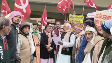 ताखा: किसानों ने धरने के चौथे दिन ताखा में अनाज मंडी निर्माण की मांग को लेकर मुख्यमंत्री को संबोधित ज्ञापन सौंपा