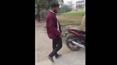 साहेबगंज: साहेबगंज में युवक को पिस्तौल सटाकर जान से मारने की धमकी, वीडियो वायरल