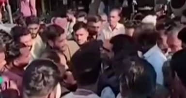 इछावर: जिले के रेहटी में मक्का खरीदी को लेकर किसानों ने कृषि उपज मंडी के सामने किया चक्का जाम