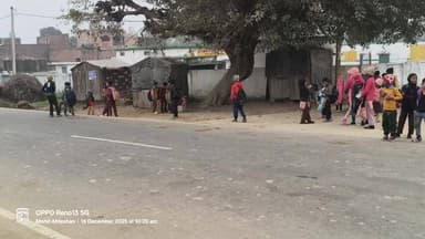 यहां स्कूल ग्राम सुजनी पोस्ट बिहारी हीरा का है
यहां के टीचर बच्चों पर ध्यान बहुत अच्छे तरीके से देती है