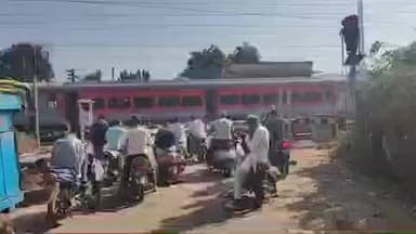 गाडरवारा: साली चौका रेलवे फाटक बंद होने से नागरिक परेशान, ओवरब्रिज बनने से दूर होगी समस्या