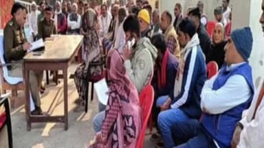 साहेबपुर कमाल: साहेबपुरकमाल थाने में एसपी ने लगाया जनता दरबार, लोगों की सुनी फरियादें