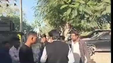 चित्तौड़गढ़: KS ऑटोमोबाइल शोरूम संचालक ने ₹800000 लेकर नई कार के बदले पुरानी और एक्सीडेंटल स्कॉर्पियो थमाई, एसपी को लगाई फरियाद