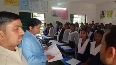 धमदाहा: धमदाहा के एसडीएम ने +2 उत्क्रमित उच्च विद्यालय का किया औचक निरीक्षण