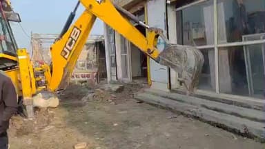 बेतिया: बेतिया राज की अतिक्रमित जमीन पर चलेगा बुलडोजर, 150 अतिक्रमणकारियों को नोटिस जारी