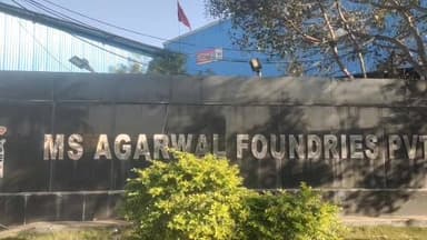 రేగోడు: చెట్ల గౌరారం గ్రామ శివారులో ఓ పరిశ్రమ ముందు విఐపియు రాష్ట్ర ఉపాధ్యక్షులు వీరయ్య ఆందోళన