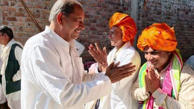 जीरापुर: ग्राम खेजड़िया में सामाजिक कार्यक्रम में शामिल होने पहुंचे खिलचीपुर के पूर्व विधायक डॉ. राम प्रसाद दांगी