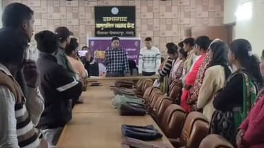 लेस्लीगंज: नीलांबर पितांबरपुर सामुदायिक स्वास्थ्य केंद्र में ली गई शपथ