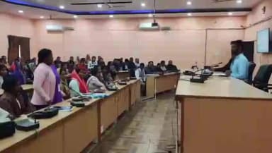 सिंगरौली: जिला पंचायत सभागार में बैंक सखियों का प्रशिक्षण आयोजित, जिला पंचायत सीईओ जगदीश गोमे भी रहे उपस्थित