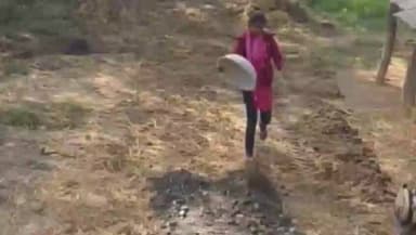 सरई: सरई में नाली निर्माण में भ्रष्टाचार, धनौजा वार्ड में बिना खुदाई बिछ रही गिट्टी, ₹15 लाख के काम में लीपा-पोती का आरोप