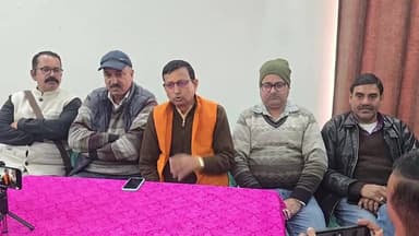 -#घुमारवी -- पूर्व मंत्री राजेंद्र गर्ग पत्रकारों को संबोधित करते हुए... -#देखिए_लाइव....
-#ब्राइट #न्यूज #घुमारवीं #बि...