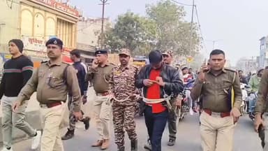 बच्चे की साथ क्रुरतापूर्ण व्यवहार करने पर पुलिस ने आरोपी को कराया परेड।
#citilivejharkhand #jharkhandpolice