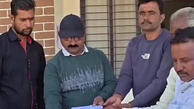 गौरिहार: आवारा गौवंश से परेशान सरबई के किसानों का प्रदर्शन, एसडीएम को सौंपा ज्ञापन