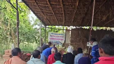 घाट कुसुंभा: गुरुवार को घाटकुसुम्भा प्रखंड के डीहकुसुम्भा गांव में आयोजित प्रशिक्षण शिविर में 30 किसानों ने भाग लिया