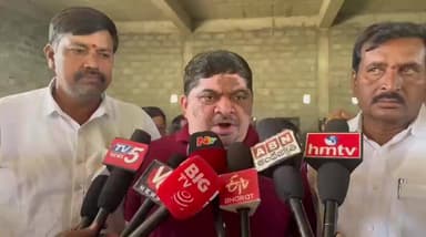 చిగురుమామిడి: హుస్నాబాద్ నియోజకవర్గంలో బైక్ పై తిరుగుతూ ప్రజా సమస్యలు తెలుసుకున్న మంత్రి పొన్నం ప్రభాకర్